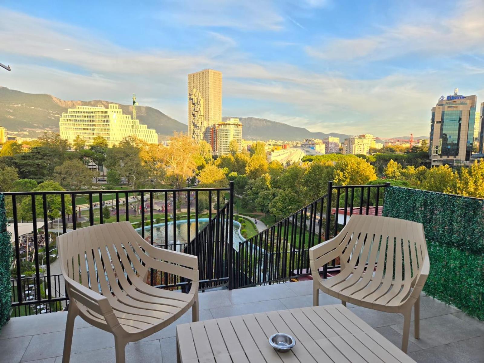 Tirana City Center Penthouse Oasis Esterno foto